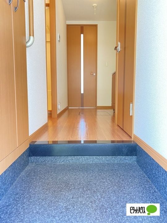 レジデンス塩屋206の玄関