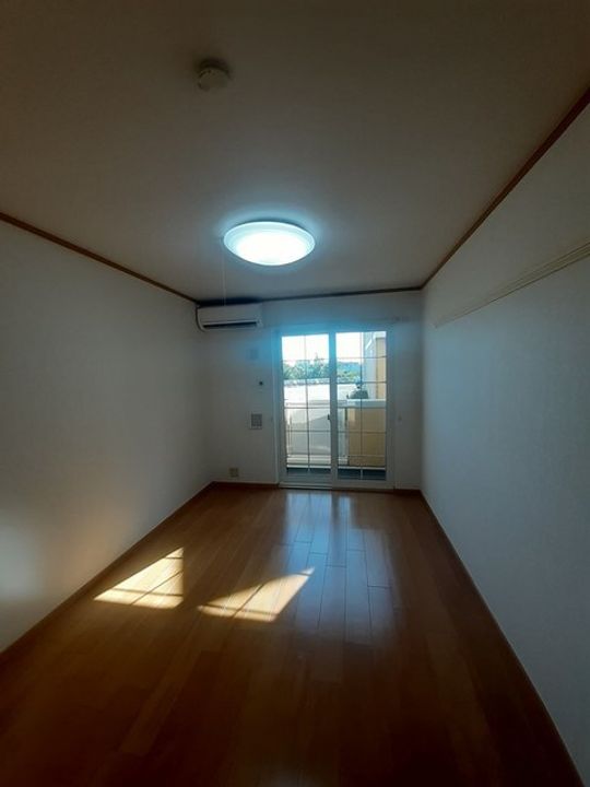 ラ・メゾン・アンソレイエⅡの居間