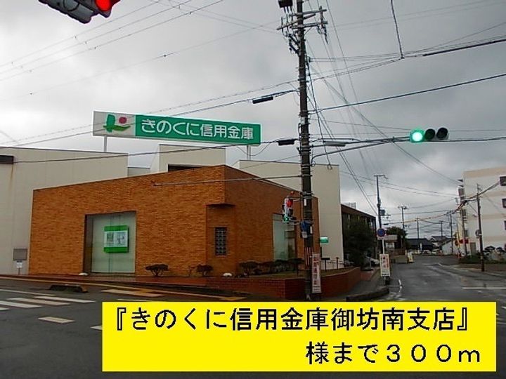 シャン・ロジュマンの周辺