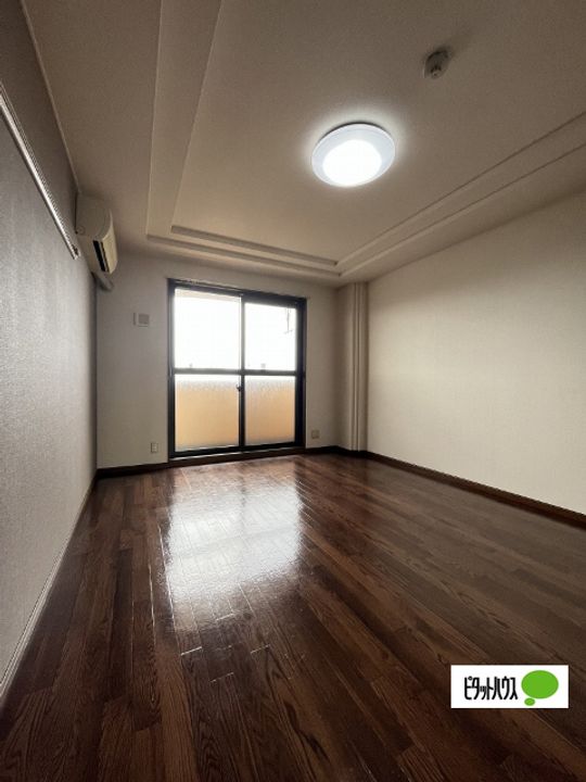 リッチ&フォース402の居間