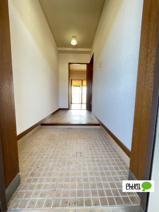 VIASACRA岩出の玄関