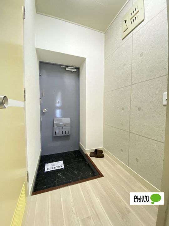 ヤマイチPLAZA黒田302の玄関