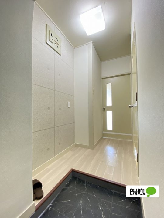 ヤマイチPLAZA黒田302の玄関