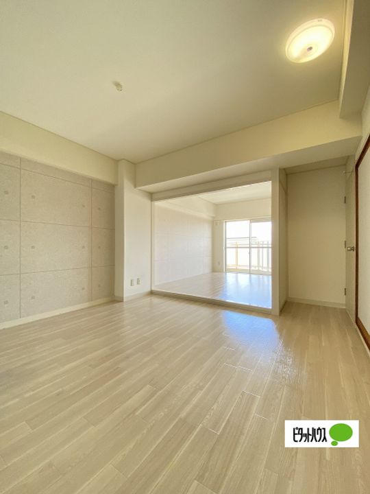 ヤマイチPLAZA黒田302の居間