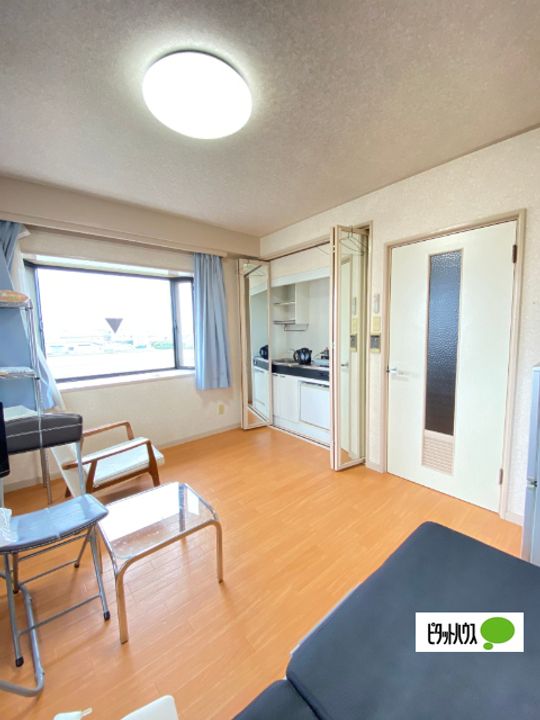 プチマンション津秦3Bの居間