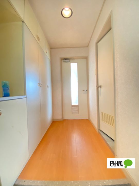 プチマンション津秦3Bの玄関