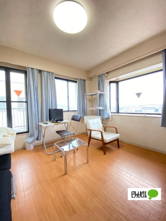 プチマンション津秦3Bの居間