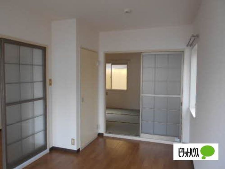 フレグランス吹上102の居間