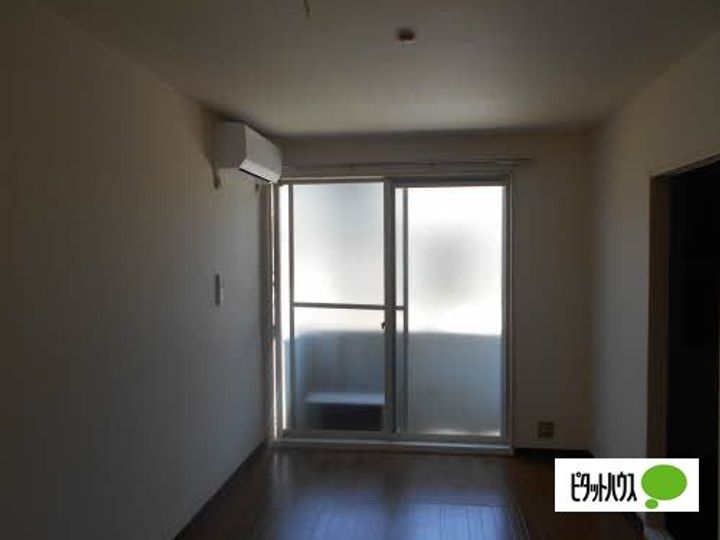 フレグランス吹上102の居間