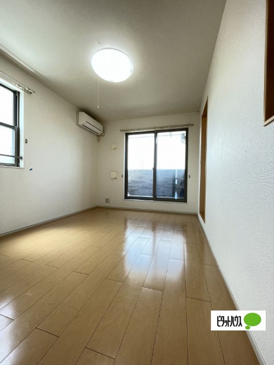ラポール西庄の居間