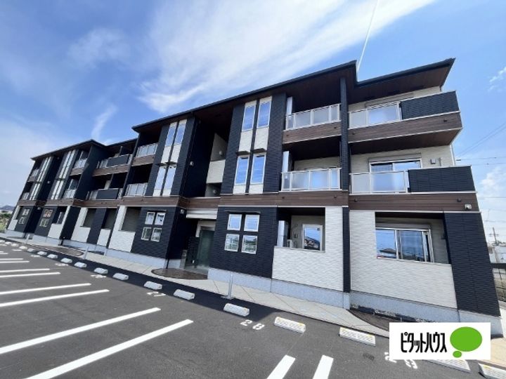 プラージュの外観