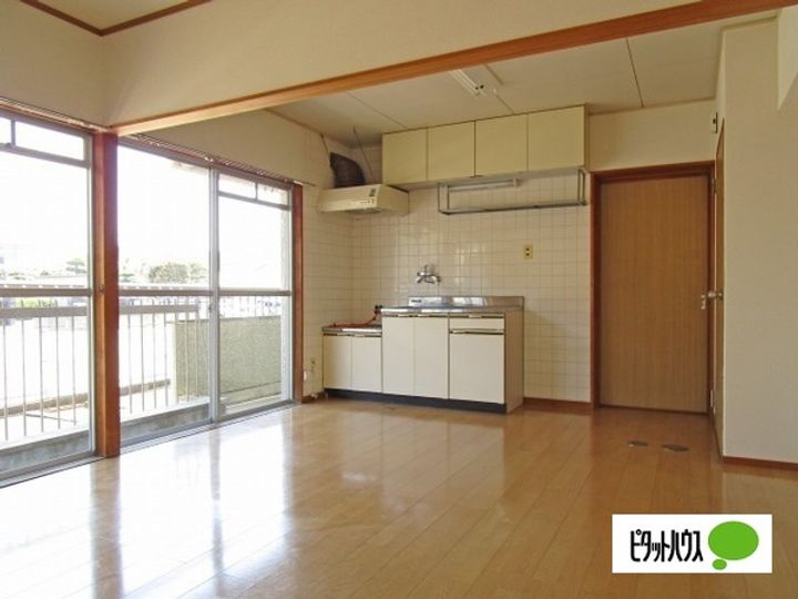 キャメルハイツ104の居間