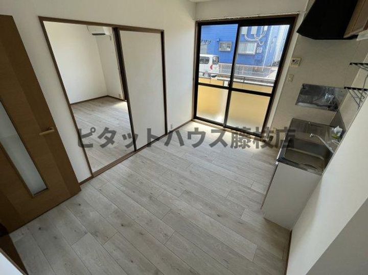静岡県焼津市下小田(アパート)の賃貸物件101の居間