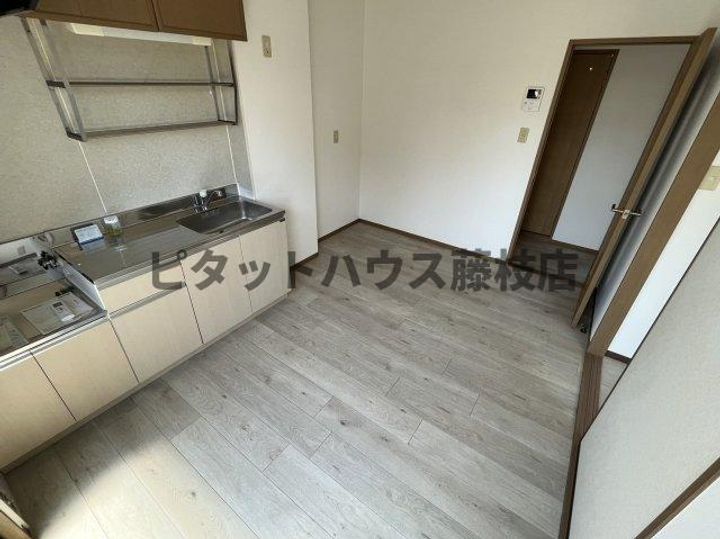 静岡県焼津市下小田(アパート)の賃貸物件101の居間