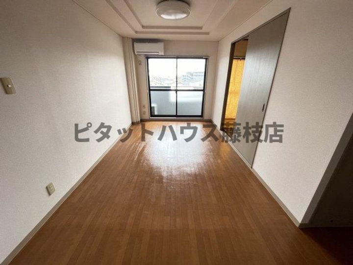 静岡県藤枝市高柳1丁目(マンション)の賃貸物件の居間