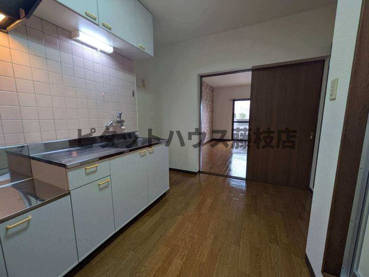 静岡県藤枝市田沼3丁目(マンション)の賃貸物件の居間