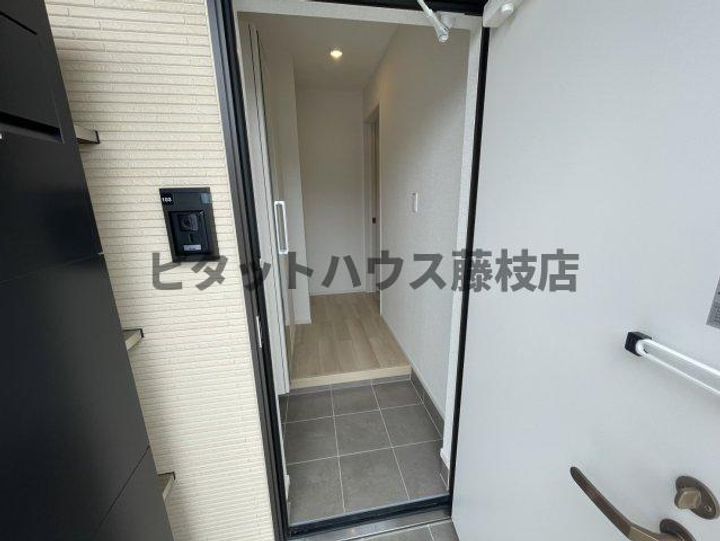 静岡県焼津市三右衛門新田(アパート)の賃貸物件103の玄関