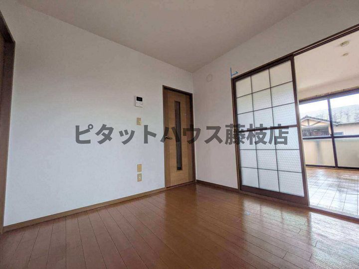 静岡県藤枝市高岡2丁目(アパート)の賃貸物件206の居間