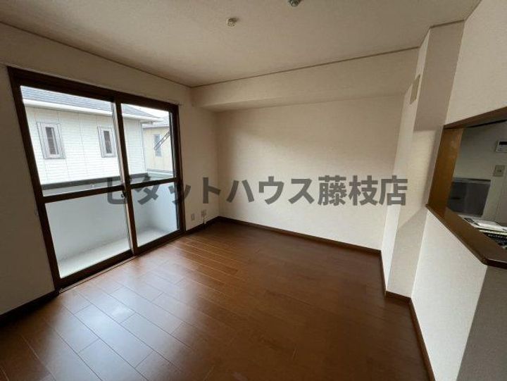 静岡県焼津市大覚寺1丁目(アパート)の賃貸物件の居間