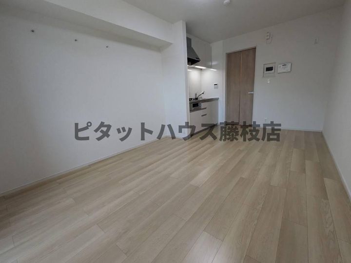 静岡県藤枝市音羽町3丁目(アパート)の賃貸物件の居間