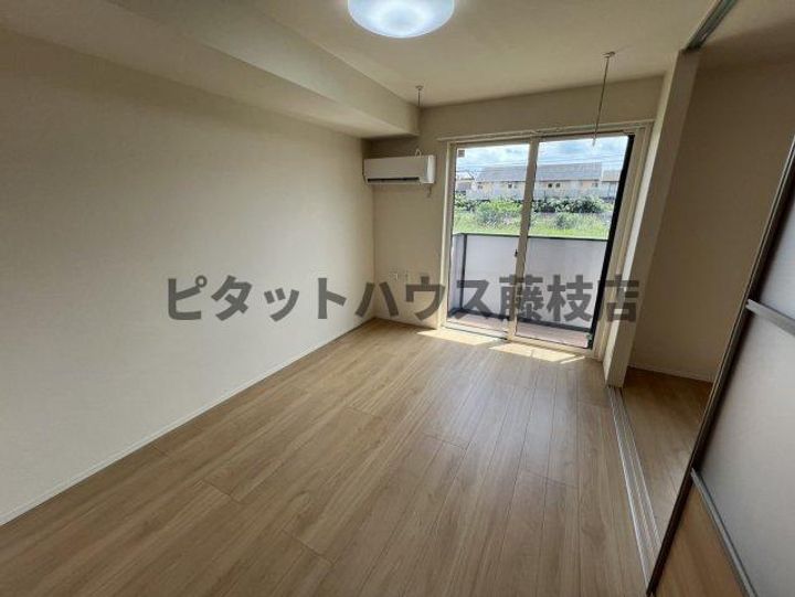 静岡県焼津市小屋敷(アパート)の賃貸物件の居間