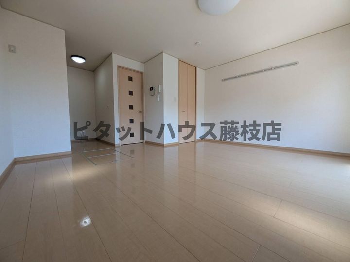 静岡県藤枝市志太5丁目(アパート)の賃貸物件の居間
