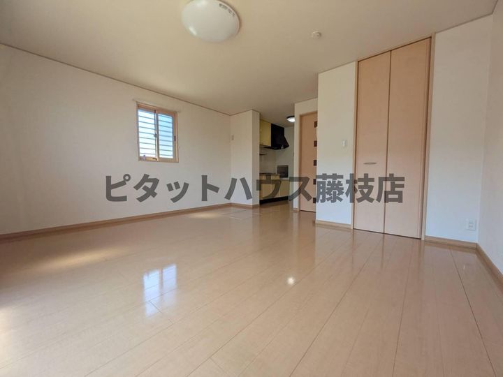 静岡県藤枝市志太5丁目(アパート)の賃貸物件の居間