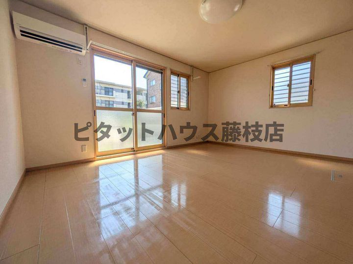 静岡県藤枝市志太5丁目(アパート)の賃貸物件の居間