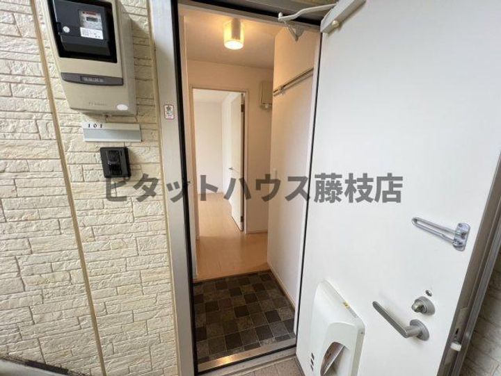 静岡県焼津市三ケ名(アパート)の賃貸物件の玄関