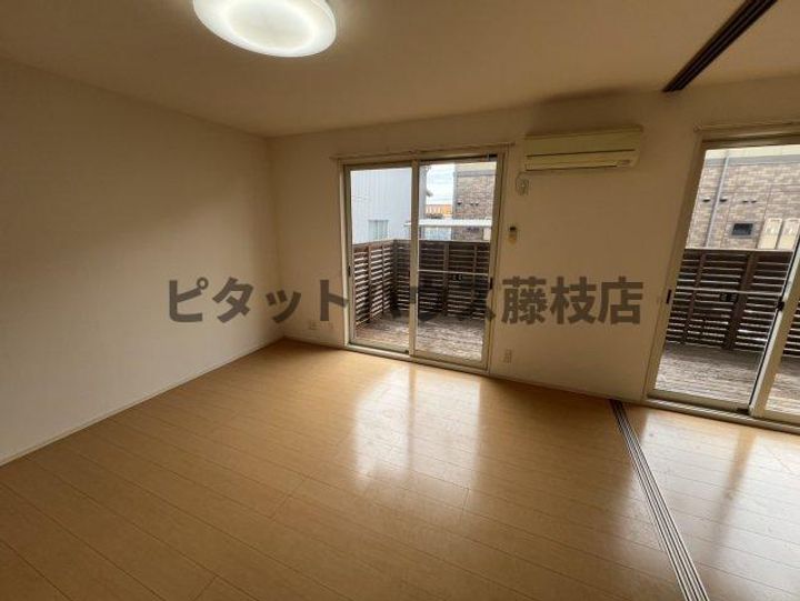静岡県焼津市三ケ名(アパート)の賃貸物件の居間