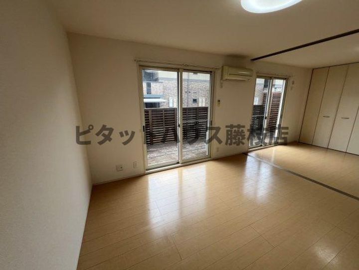 静岡県焼津市三ケ名(アパート)の賃貸物件の居間