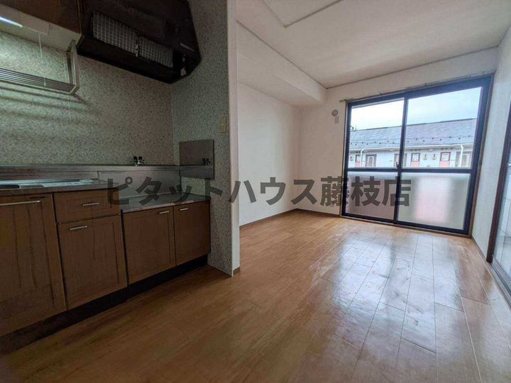 静岡県藤枝市前島2丁目(アパート)の賃貸物件の居間