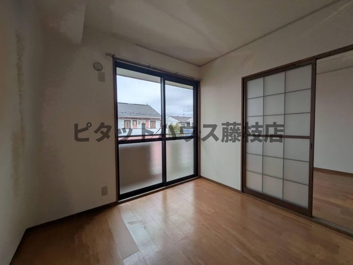 静岡県藤枝市前島2丁目(アパート)の賃貸物件の居間