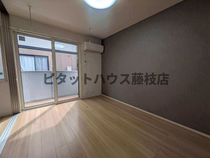 静岡県藤枝市南駿河台4丁目(アパート)の賃貸物件の居間