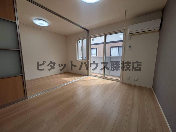 静岡県藤枝市南駿河台4丁目(アパート)の賃貸物件の居間