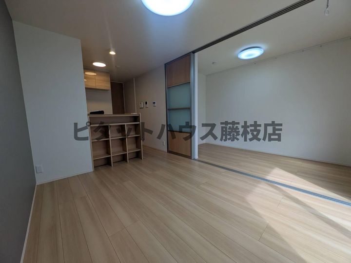 静岡県藤枝市南駿河台4丁目(アパート)の賃貸物件の居間