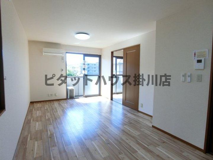 静岡県掛川市長谷1丁目(アパート)の賃貸物件201の居間