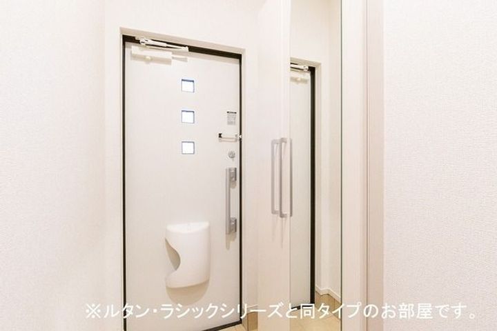 静岡県袋井市堀越5丁目(アパート)の賃貸物件201の玄関