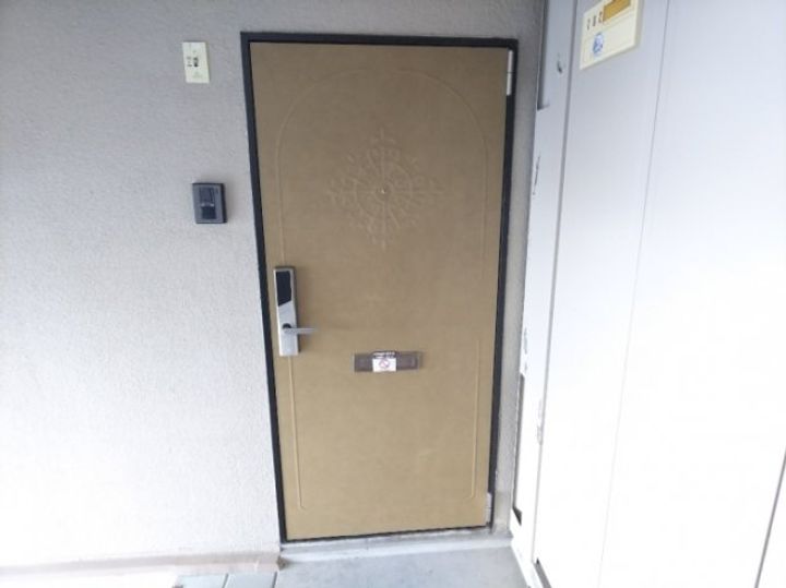 静岡県袋井市長溝(マンション)の賃貸物件102の玄関