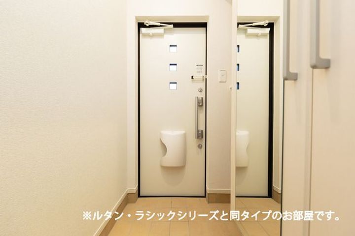 静岡県袋井市堀越5丁目(アパート)の賃貸物件201の玄関