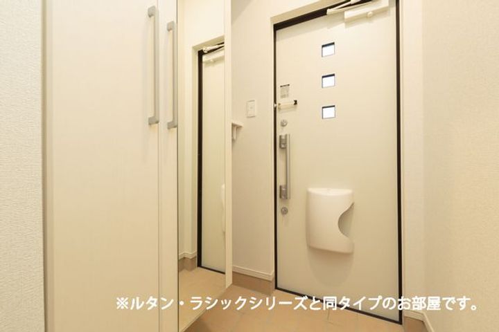 静岡県袋井市堀越5丁目(アパート)の賃貸物件203の玄関