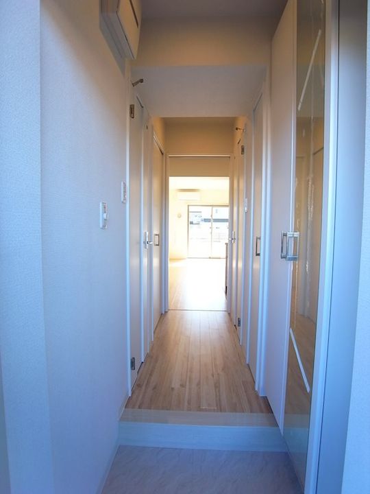 静岡県掛川市上西郷(マンション)の賃貸物件の玄関