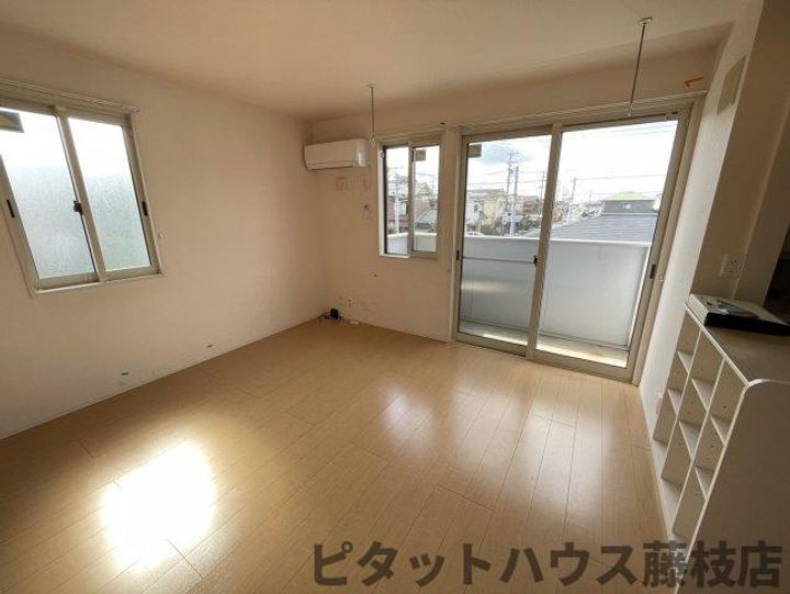 静岡県焼津市西小川5丁目(アパート)の賃貸物件201の居間