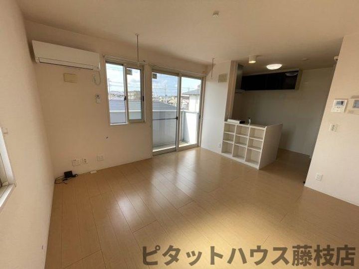 静岡県焼津市西小川5丁目(アパート)の賃貸物件201の居間