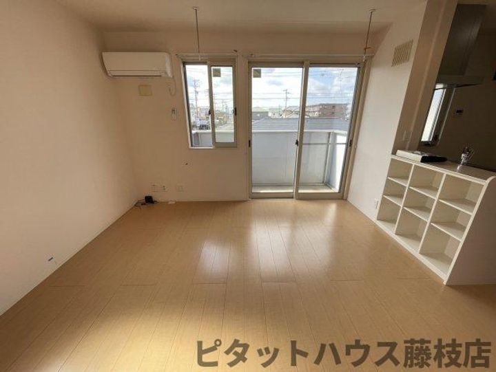 静岡県焼津市西小川5丁目(アパート)の賃貸物件201の居間