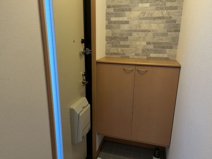 アコルデ B棟102の玄関