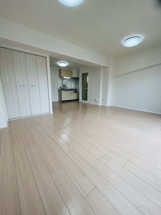 蜂須賀ビルの居間