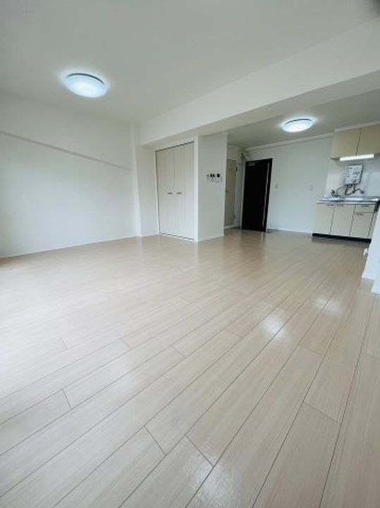 蜂須賀ビルの居間