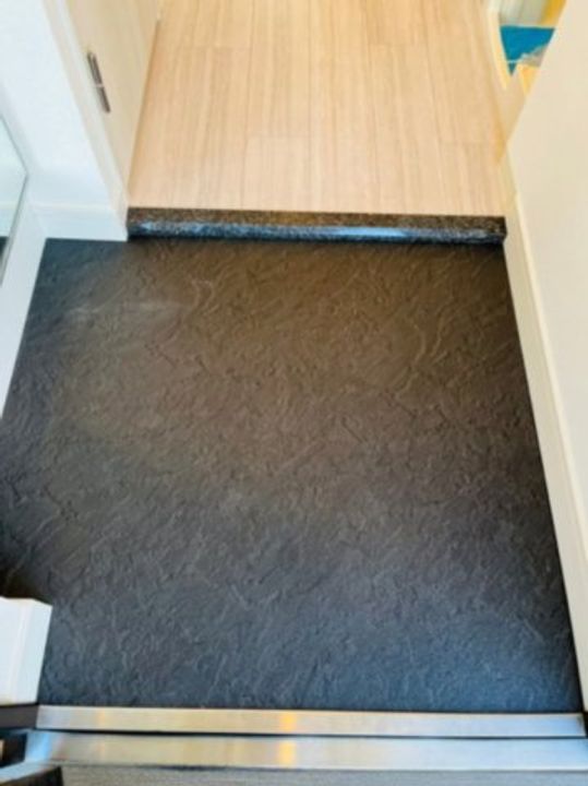 プレサンス久屋大通公園セラフィの玄関