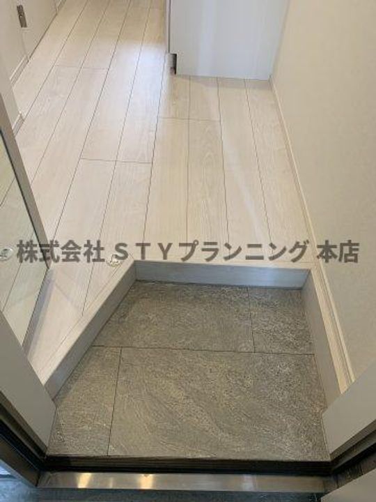 ハーモニーテラス柳原Ⅱの玄関